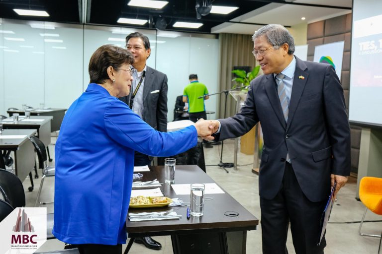Ambassador Han Dong Man with Corazon dela Paz-Bernardo
